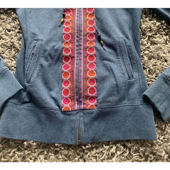 Lucky Brand Navy Hoodie with Vibrant Red Accents - Picture 2 of 4